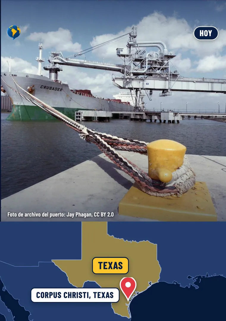 Mapa de Texas con un alfiler en Corpus Christi y, arriba, una foto de archivo de un buque amarrado en el puerto